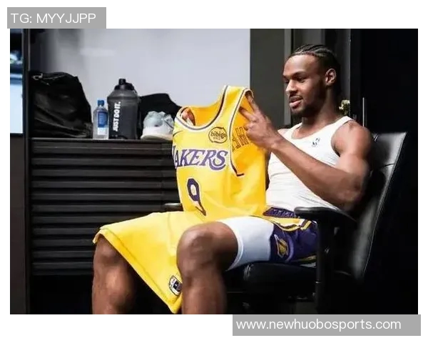 布朗尼坦言上场机会有限期待通过努力防守赢得更多信任与时间 布朗尼坦言上场机会有限期待通过努力防守赢得更多信任与时间