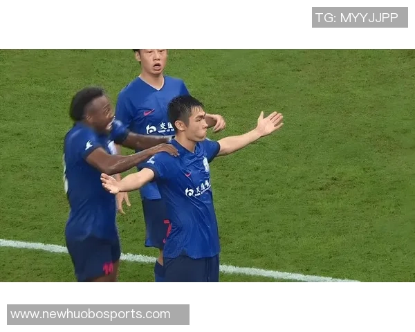 前外援奇塔迪尼今日重返海港俱乐部探望昔日教练和队友情谊依旧 前外援奇塔迪尼今日重返海港俱乐部探望昔日教练和队友情谊依旧