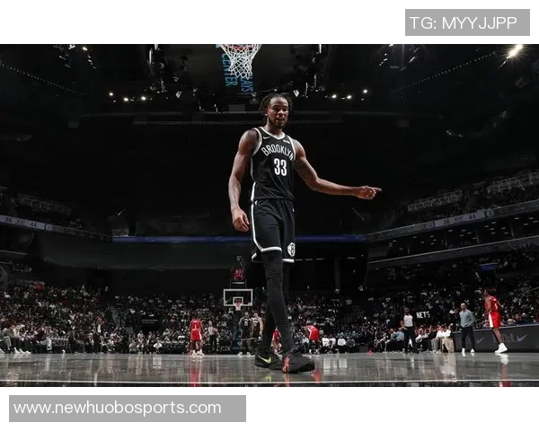 克拉克斯顿今日表现出色11投8中贡献19分7篮板5助攻3盖帽助球队获胜 克拉克斯顿今日表现出色11投8中贡献19分7篮板5助攻3盖帽助球队获胜