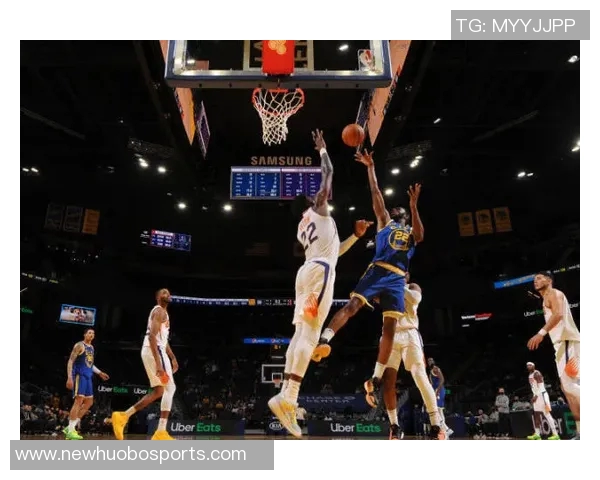 太阳队在第三节最后三分钟内狂轰15-0逆转局势引发热议 太阳队在第三节最后三分钟内狂轰15-0逆转局势引发热议